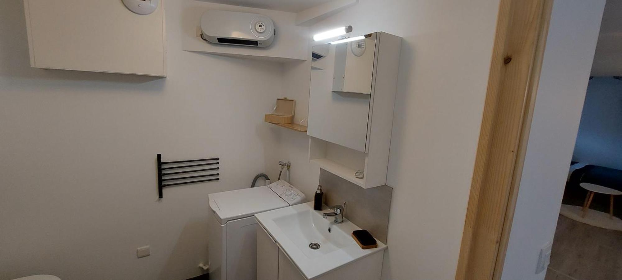 Chez Mathilde, Studio Sur Laval Лавал Екстериор снимка