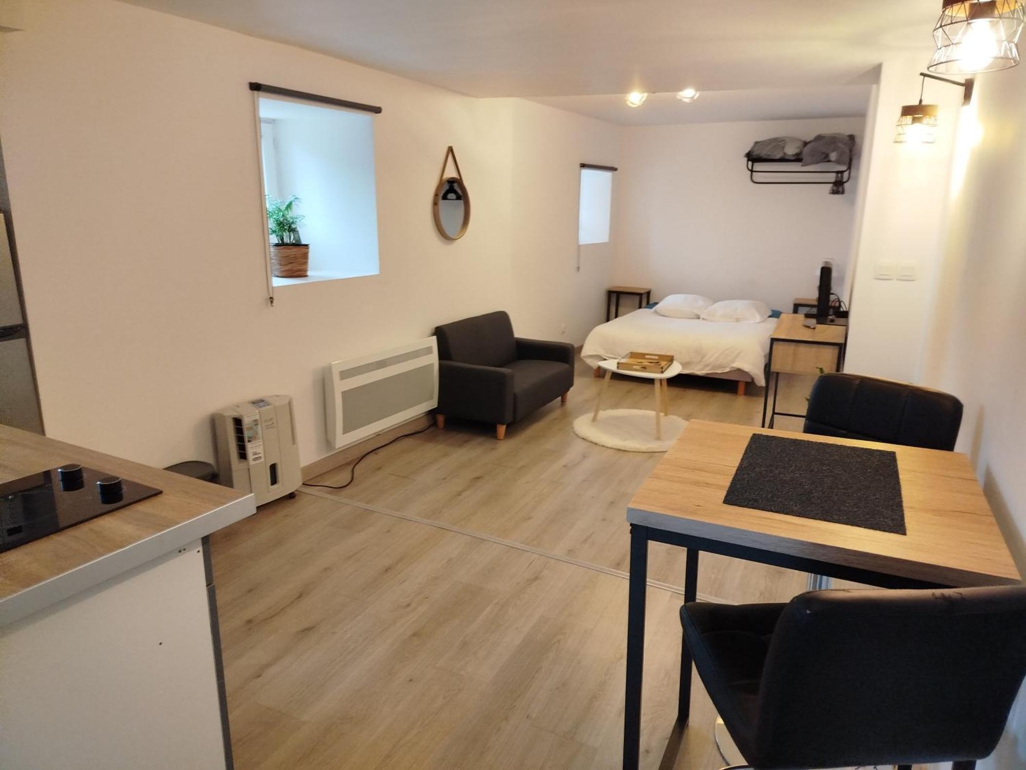 Chez Mathilde, Studio Sur Laval Лавал Екстериор снимка